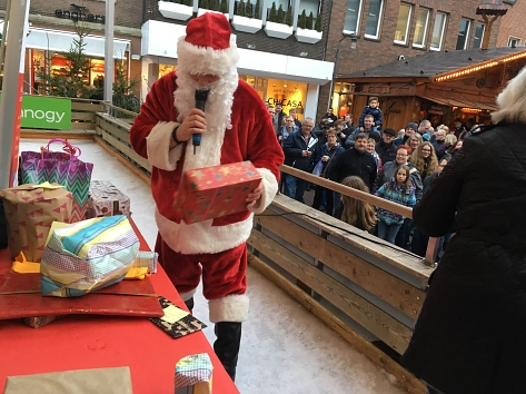 Geschenke - Versteigerung Weihnachtsmarkt Meppen © WiM Stadtmarketing e.V.